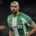 Amrabat durante un partido con el Betis