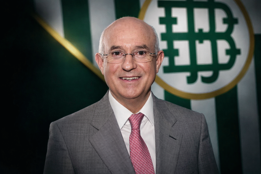 Lorenzo Serra Ferrer durante su etapa en el Betis