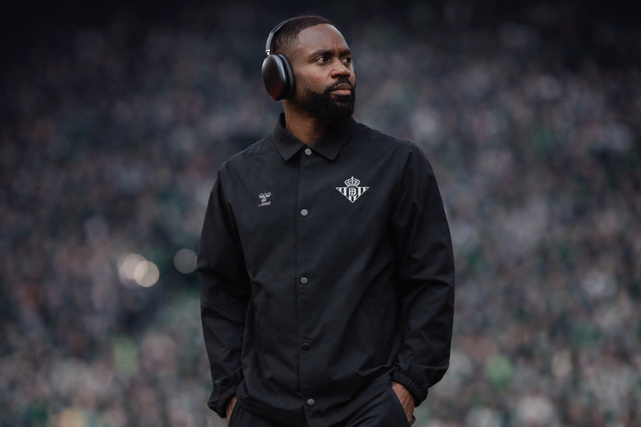 Bakambu, en la previa de un partido del Betis