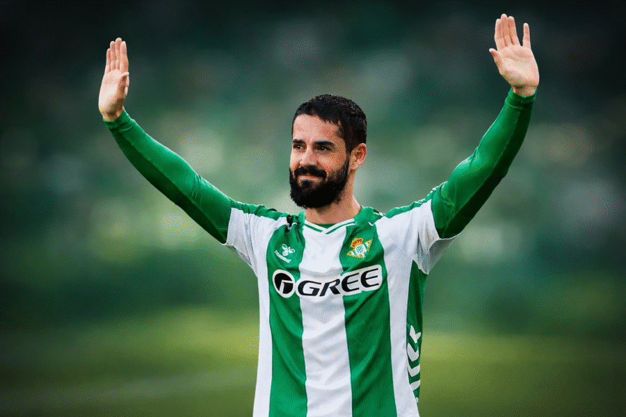 Isco aclamado por la afición del Betis
