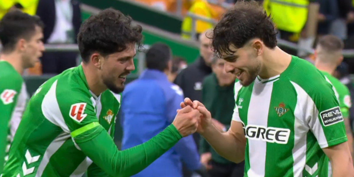 Celebración de Abde y Fornals ante el Valencia