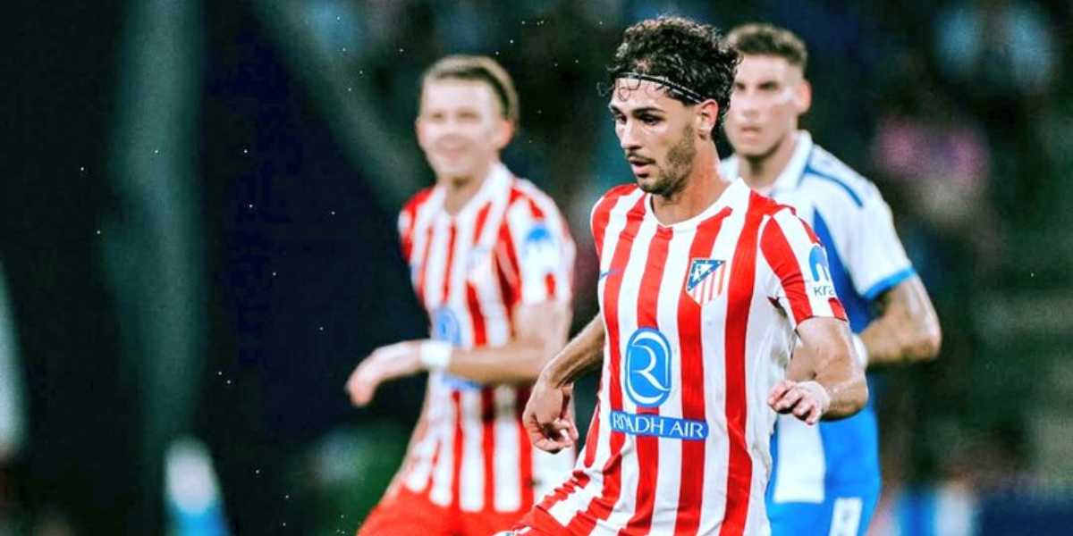 Johnny Cardoso durante un partido con el Atlético de Madrid