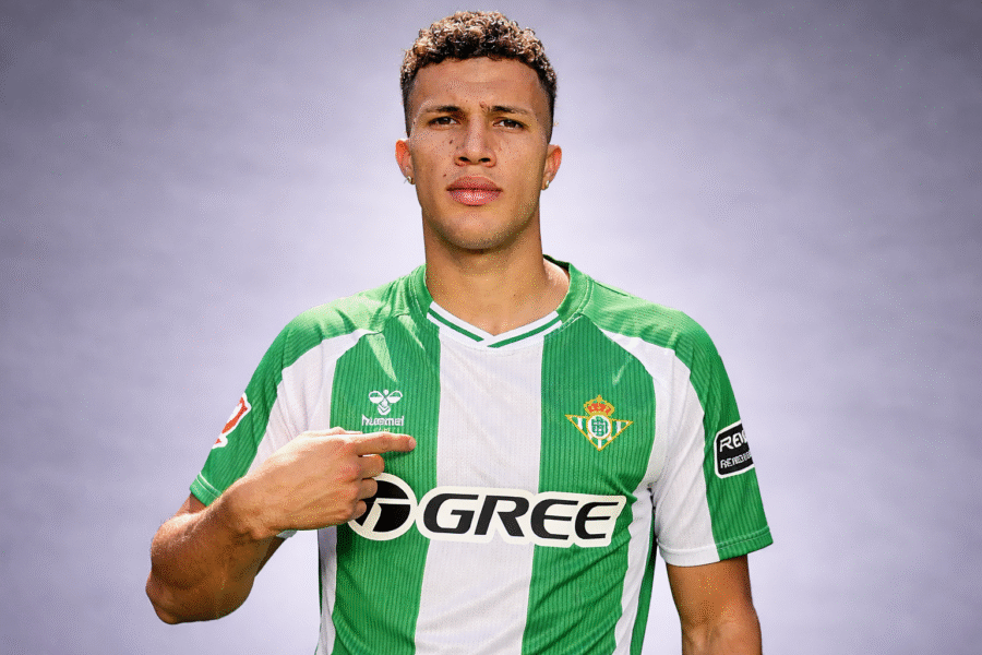 Deossa tras su llegada al Betis