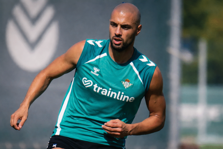 Amrabat en un entrenamiento del Betis