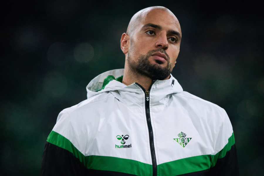 Amrabat en la previa de un partido con el Betis