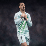 Antony celebrando el gol ante el Atleti