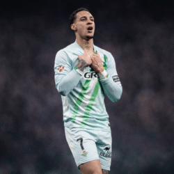 Antony celebrando el gol ante el Atleti