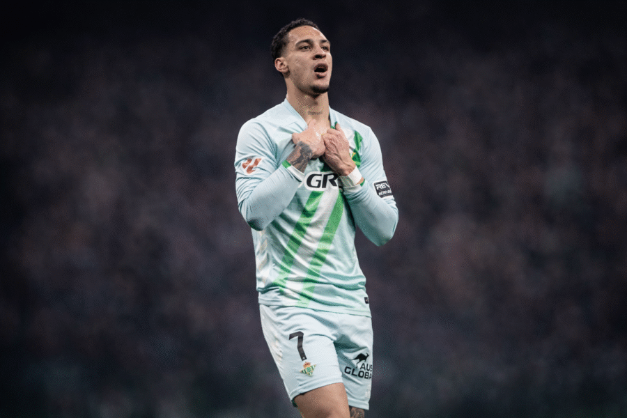Antony celebrando el gol ante el Atleti