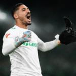 Alvaro Valles celebrando una victoria con el Betis