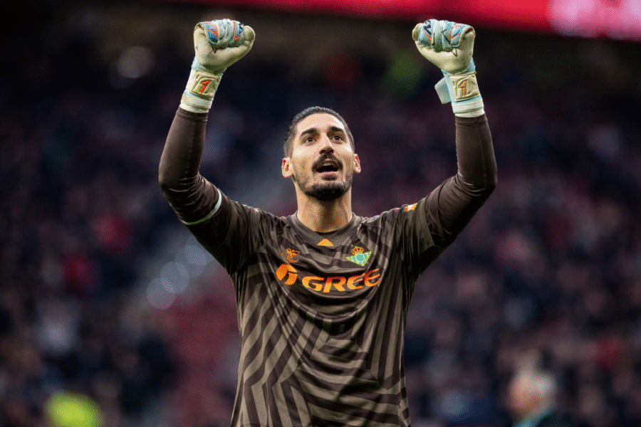 Valles celebra la victoria del Betis ante el Atleti