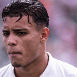 Robson durante un partido con Palmeiras