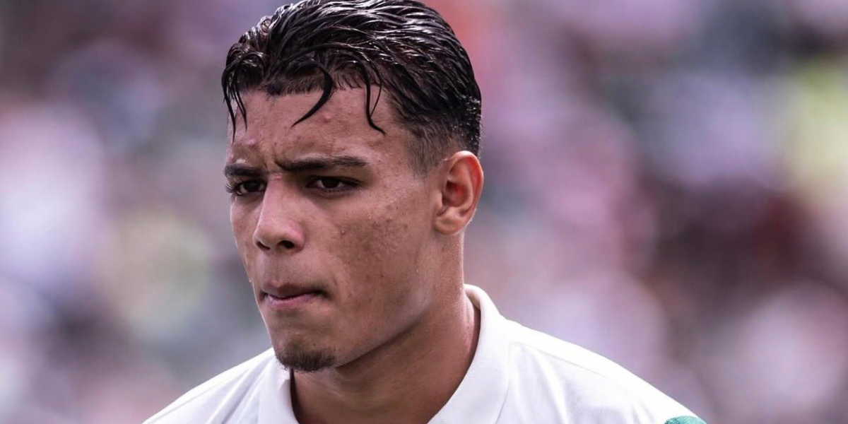 Robson durante un partido con Palmeiras