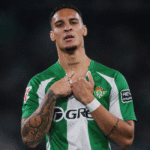 Antony celebrando su gol con el Betis