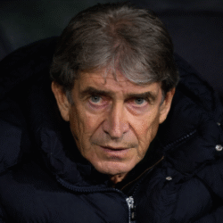 Manuel Pellegrini, en un frío partido del Betis