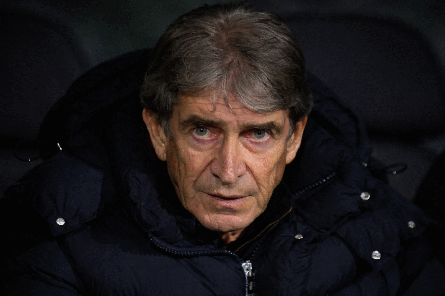 Manuel Pellegrini, en un frío partido del Betis