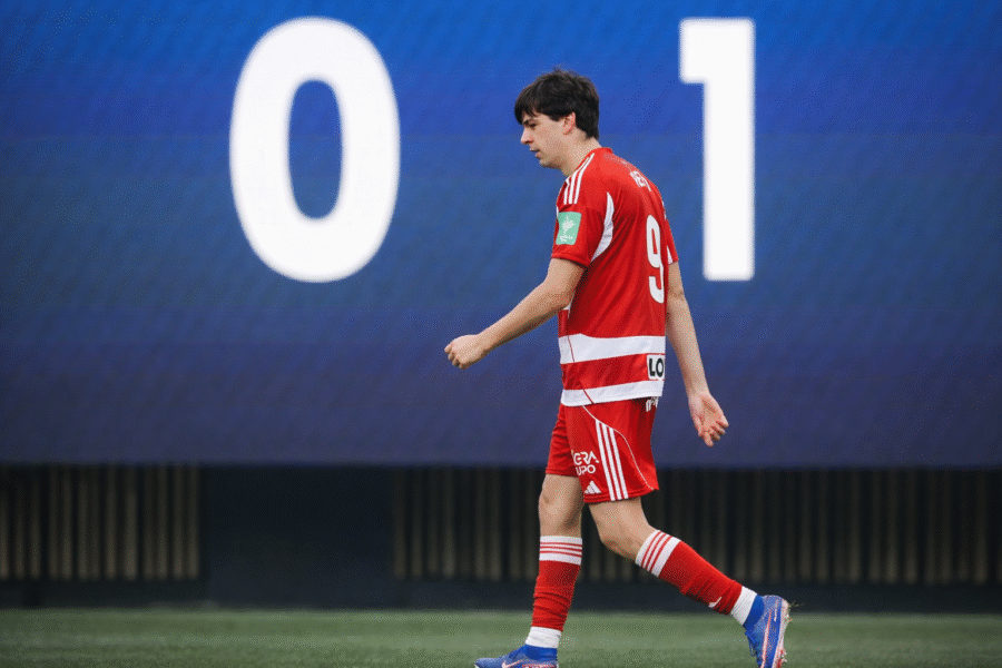 Gonzalo Petit en un partido con el Granada