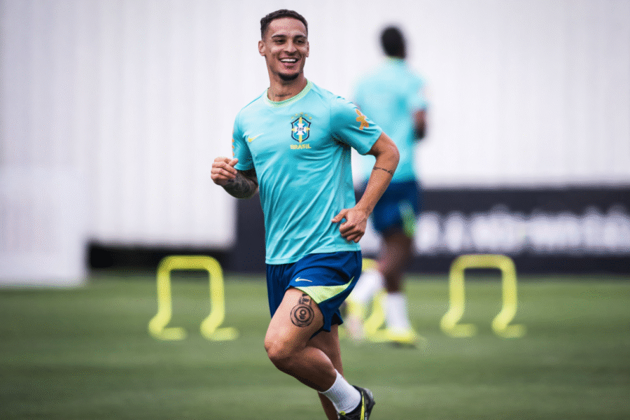 Antony en un entrenamiento con su selección