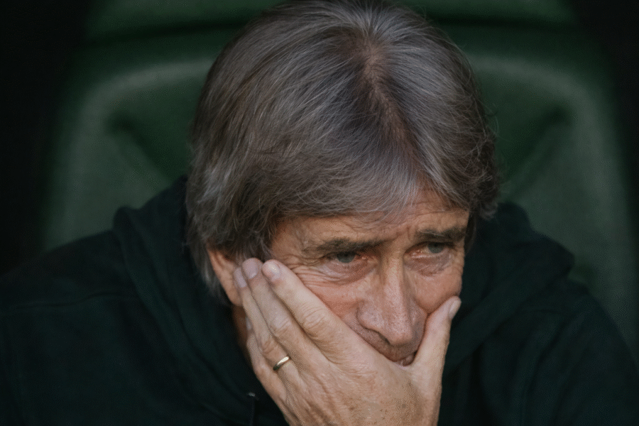Manuel Pellegrini, en el banquillo del Betis