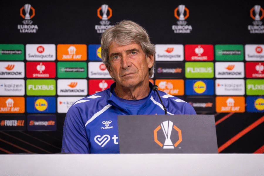 Pellegrini en la rueda de prensa previa al Panathinaikos