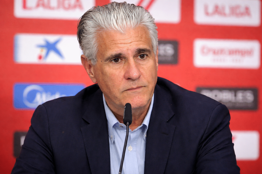 Antonio Cordón en la presentación de Luis García plaza