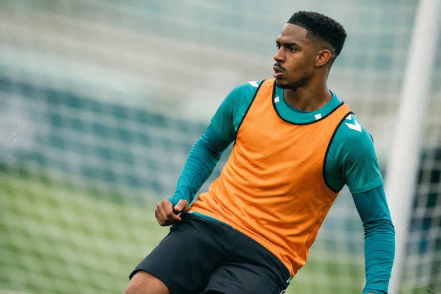 Junior en un entrenamiento del Betis