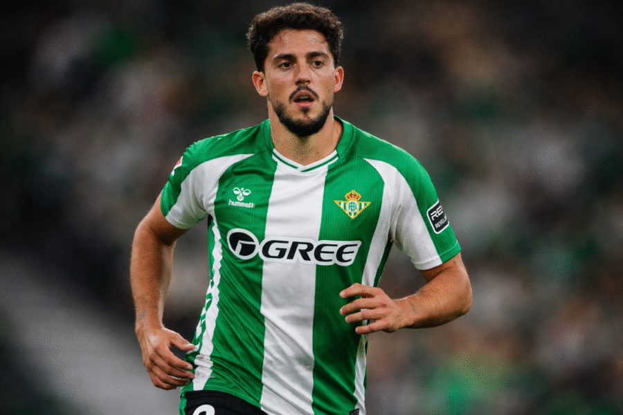 Fornals durante un partido con el Betis