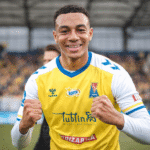 Bright Ede celebrando una victoria en Polonia