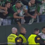 El lío con Antony y una parte de la grada tras finalizar el derbi