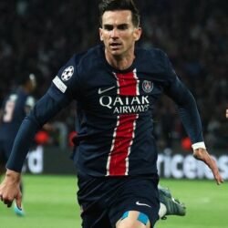 Fabián celebrando un gol con el PSG