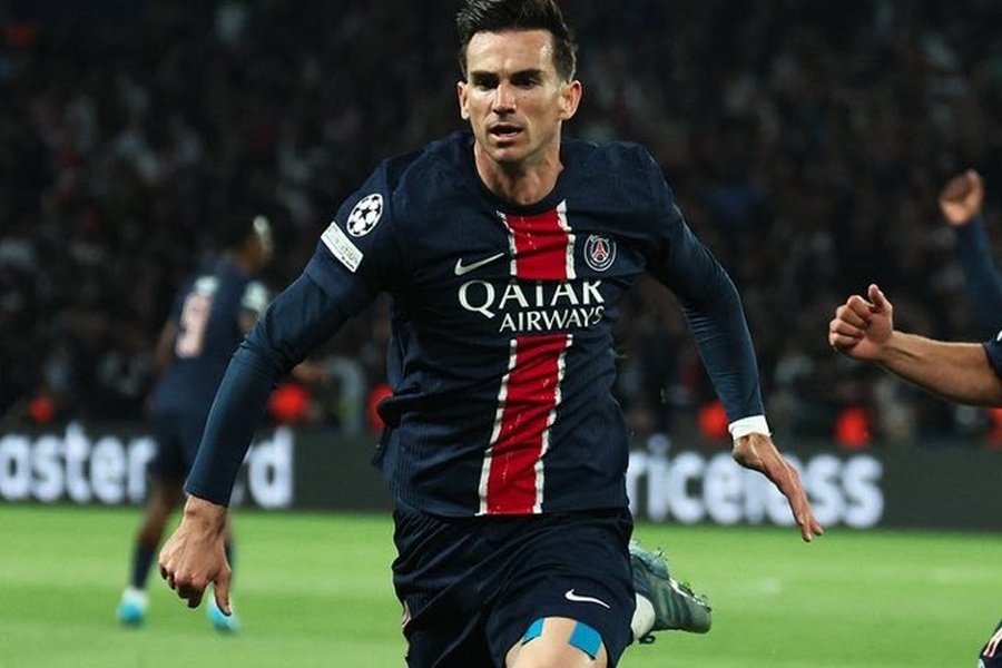Fabián celebrando un gol con el PSG
