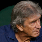 Pellegrini en el banquillo del Betis