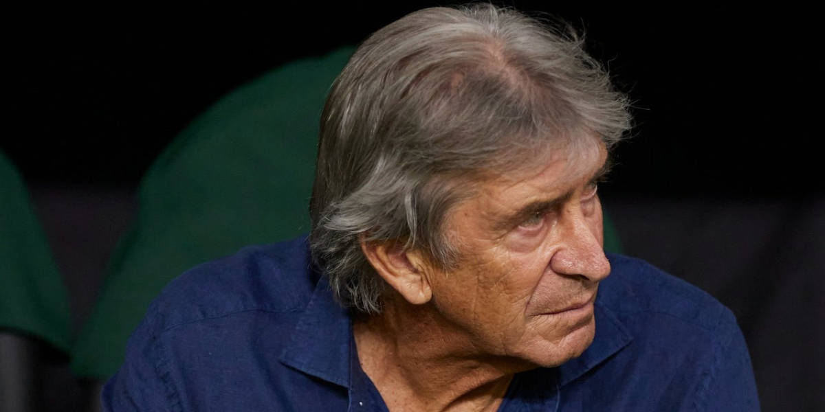 Pellegrini en el banquillo del Betis