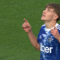 Jesús Rodríguez celebrando un gol con el Como