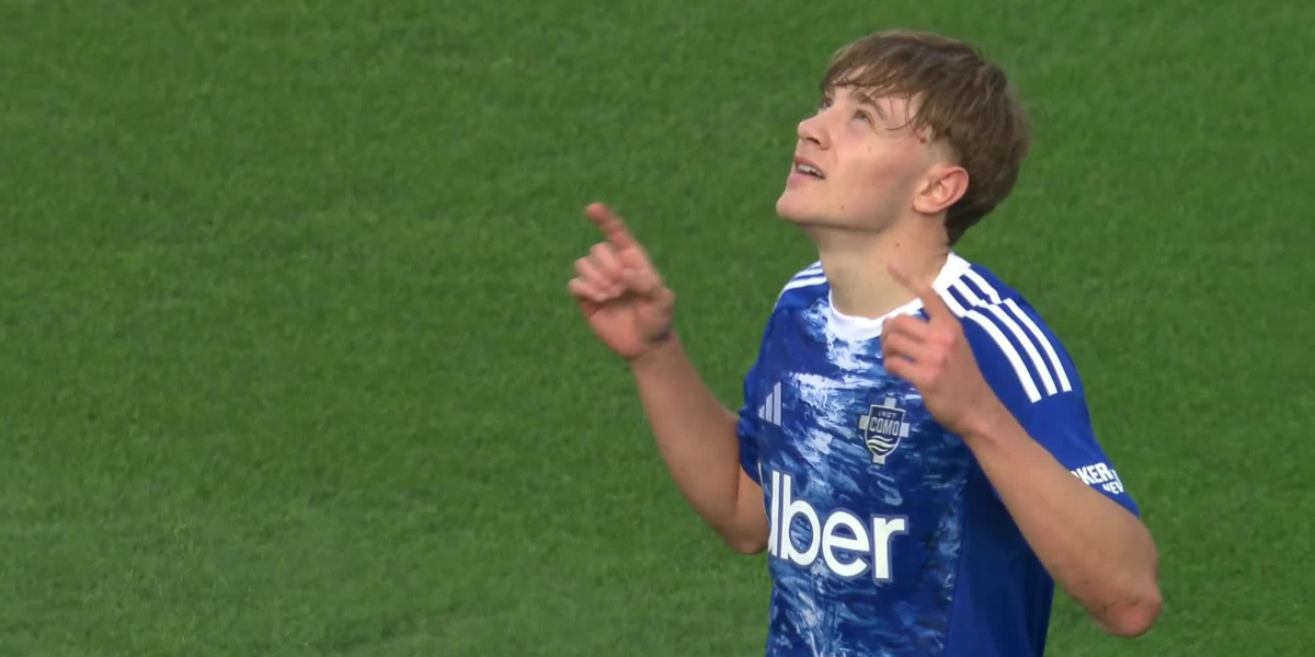 Jesús Rodríguez celebrando un gol con el Como