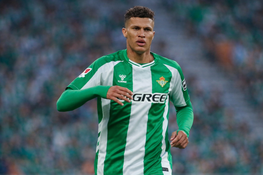 Deossa durante un partido con el Betis