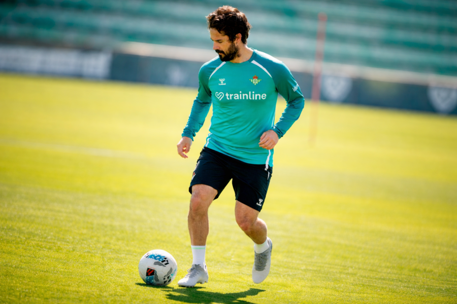 Isco entrenando sobre el campo