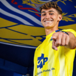 Mateo Flores en su presentación con Arouca