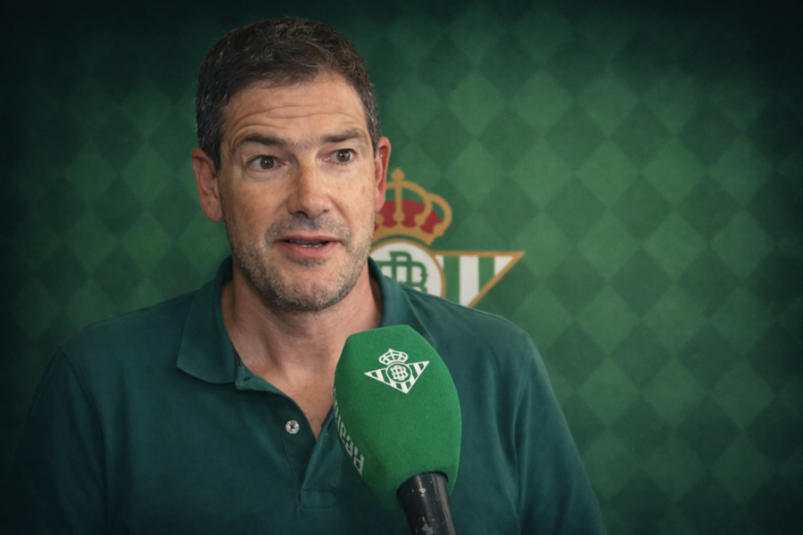 Ramón Alarcón en una entrevista con el Betis