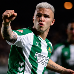 Pablo García celebrando su gol con el filial bético