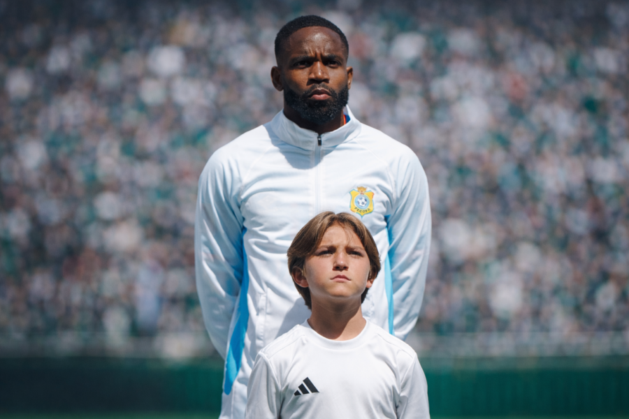 Bakambu en la previa de un partido con el Congo