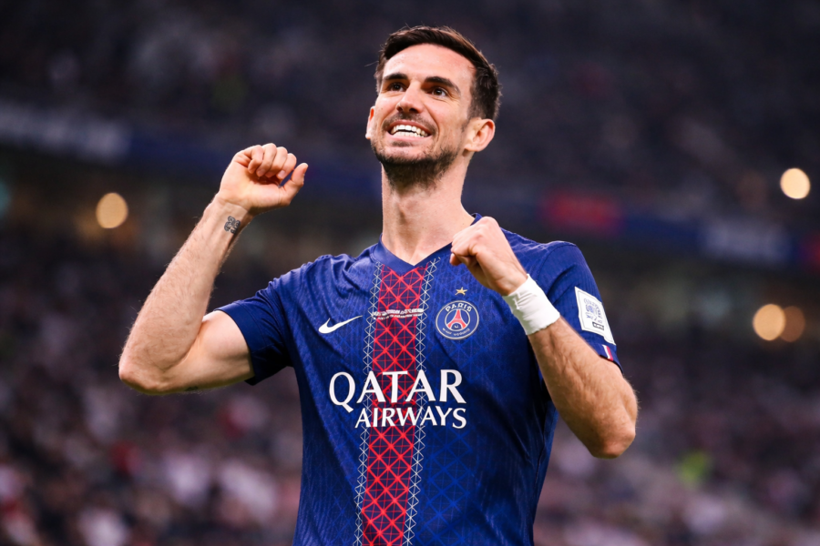 Fabián celebrando un gol con el PSG