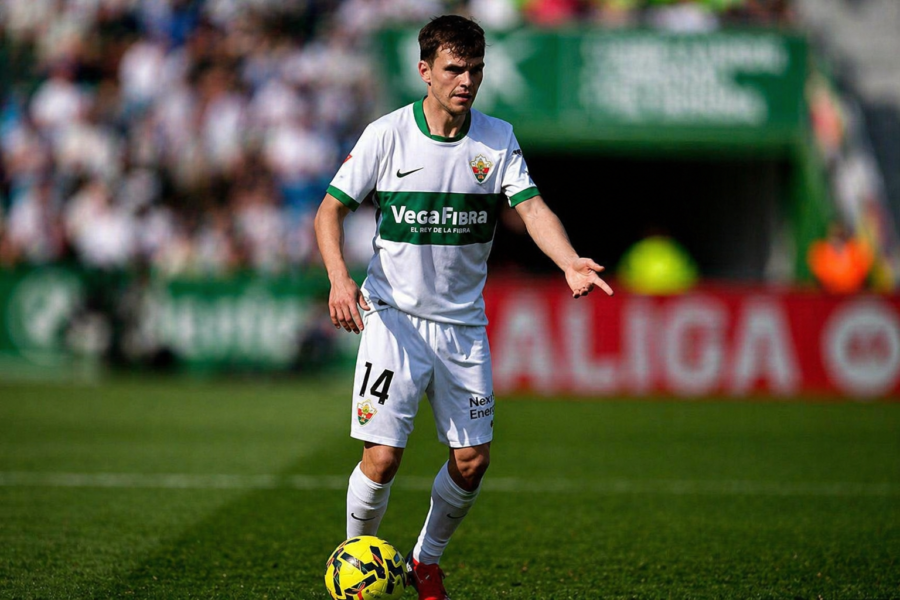 Febas durante un partido con el Elche