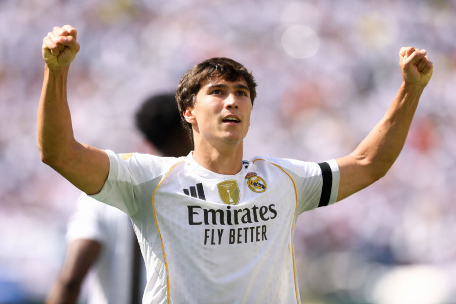 Gonzalo celebrando un gol con el Madrid