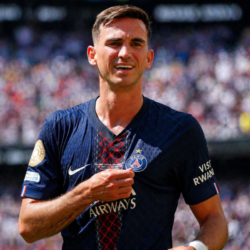 Fabián celebrando un gol con el PSG