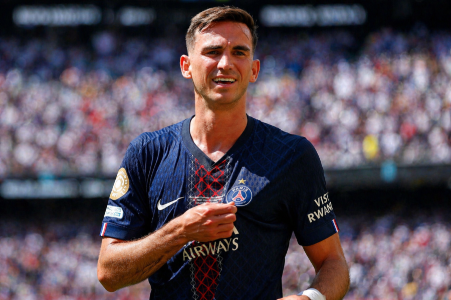 Fabián celebrando un gol con el PSG