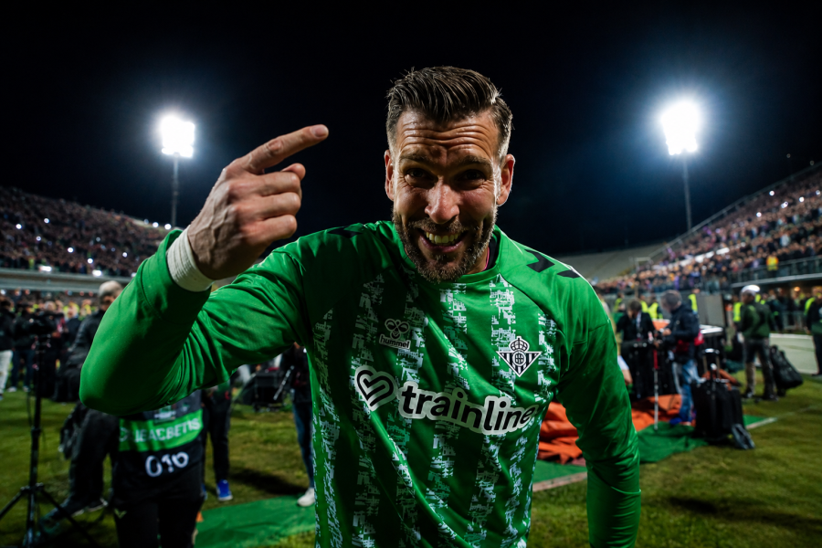 Adrián San Miguel se despide del Betis