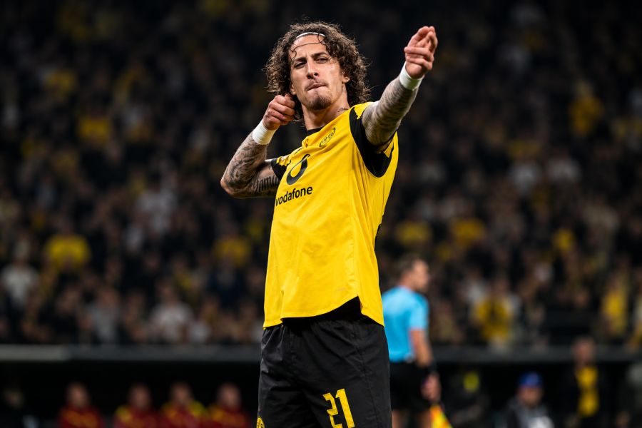 Fabio Silva celebrando un gol con el Dortmund