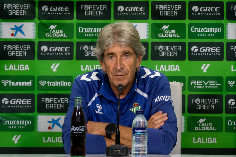 Pellegrini en rueda de prensa previa al Barcelona