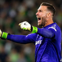 Adrián celebrando un gol del Betis
