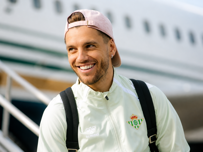 Lo Celso en una concentración con el Betis